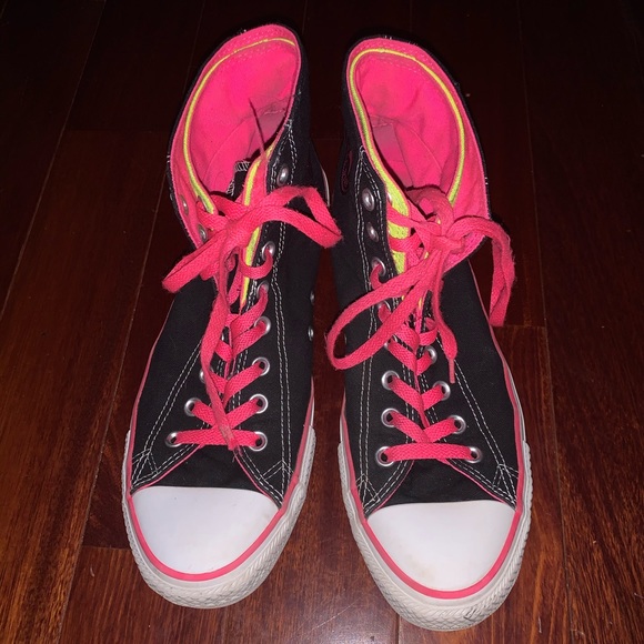 Converse Unisex Pink & Black Hightops - Picture 6 of 6